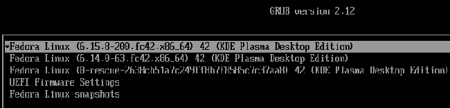 Menú de GRUB no que se pode ver unha entrada Fedora Linux snapshots