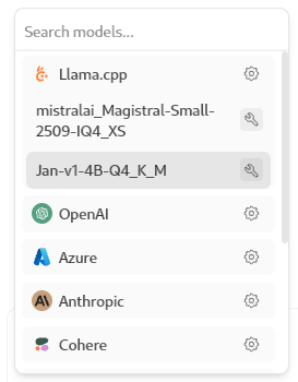 Na imaxe podemos ver Llama.cpp con dous modelos a escoller e outras opcións como Antropic, para conectar en remoto